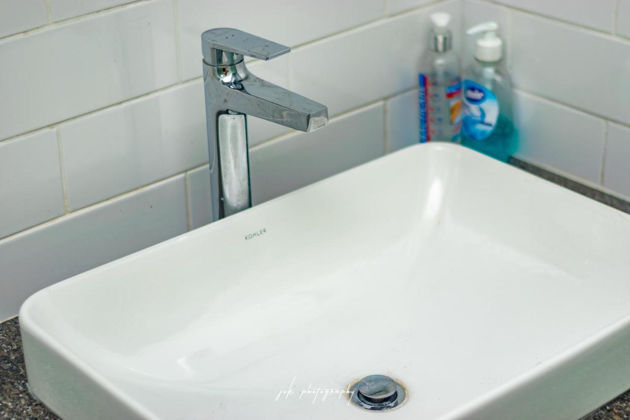 Luxury 2 Bedroom Apartment With Huge Balcony , Pool, Gym At Tribute House Accra Exterior photo
